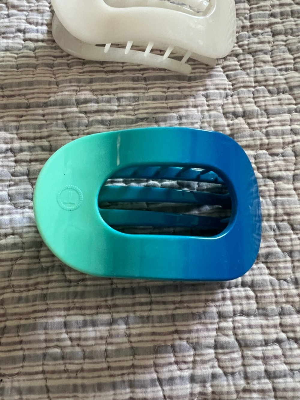Teleties Blue/Green Ombré Medium Flat Round Hair Clip